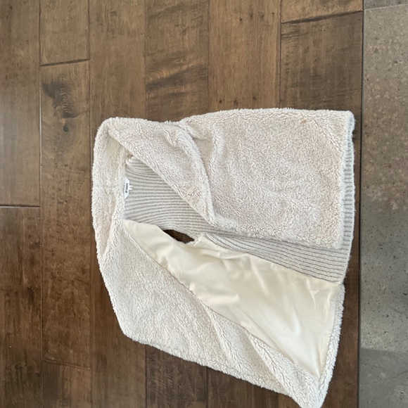 BB Dakota Cream Faux Fur Vest size S - Picture 5 of 6